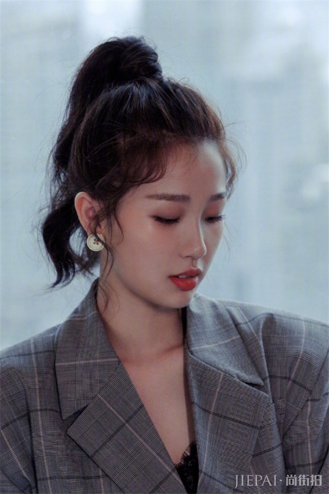 虞书欣晒生活照,造型百变古灵精怪