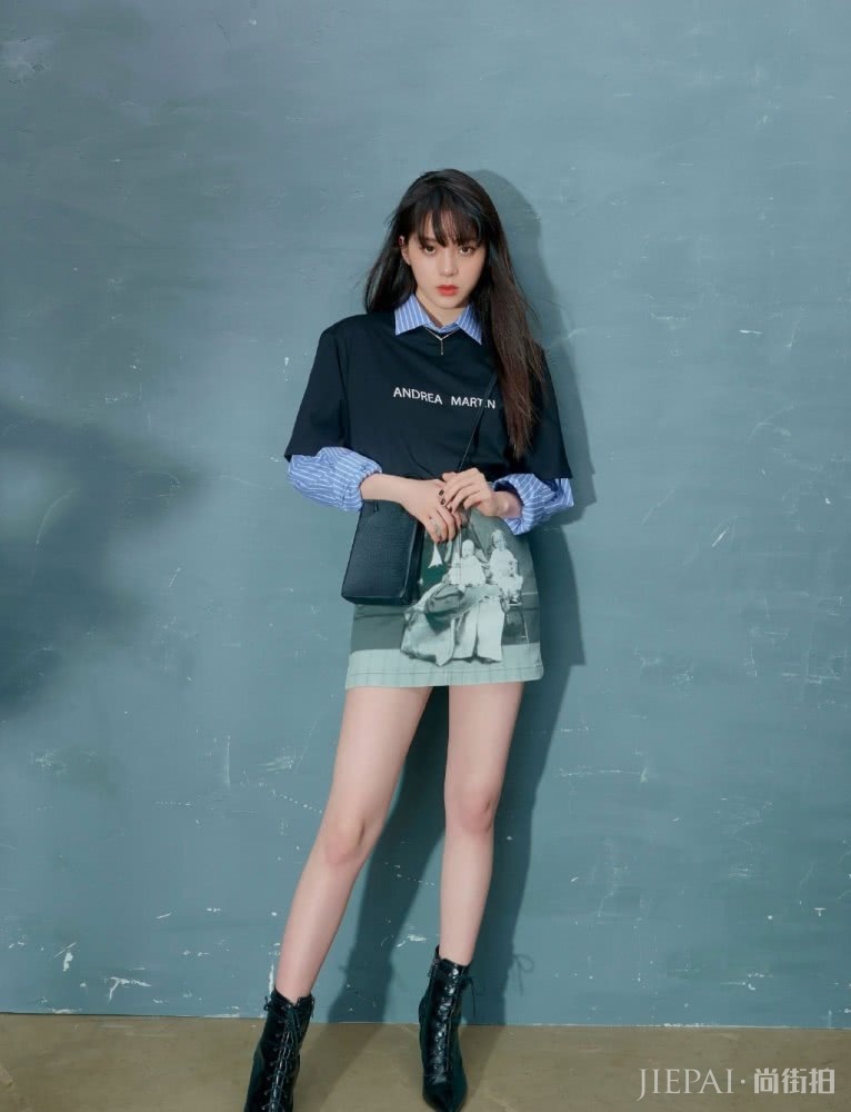 欧阳娜娜穿皮卡丘卫衣配单车裤,凹造型帅出天际