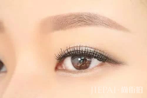 不同场合,你需要会化这两款冷色系惊艳美妆