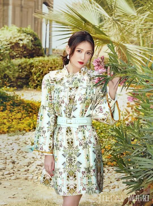 40岁陈乔恩不扮嫩的造型意外养眼,御姐风加知性范,看着更顺眼