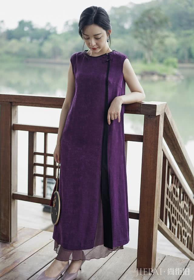 夏天穿一袭香云纱,浸染岁月之美,让人不知身处何年