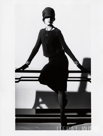 经典衣服穿出时尚感,解析20世纪永不过时的时尚潮流元素