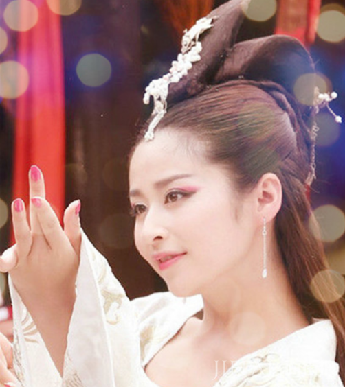 舒畅刘亦菲颖儿张馨予郭珍霓扮演的美狐 谁的造型惊艳了你呢？