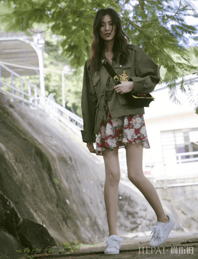 做发型除了看脸更要看这点，不压身高还显苗条，难怪明星身材都好