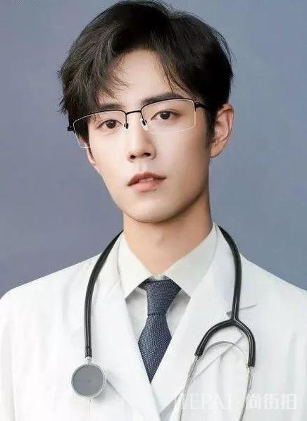 杨紫有多惨，合作肖战被骂倒贴，录视频祝福郑爽被质疑不怀好意