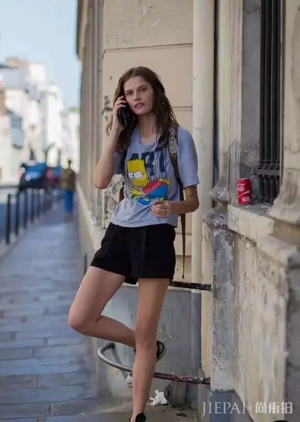 刘雯私服里出镜率最高的三种风格短袖,就这么穿了