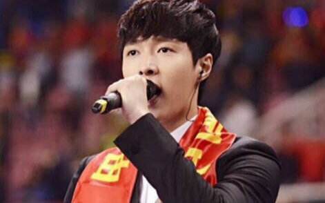 张艺兴被网友骂了一夜和央视主播点名之后,宣布与三星解约