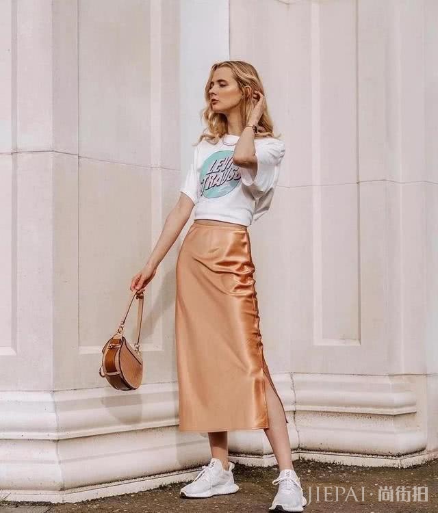 初秋最火的上衣,比毛衣舒适比卫衣有气质,微胖也能穿