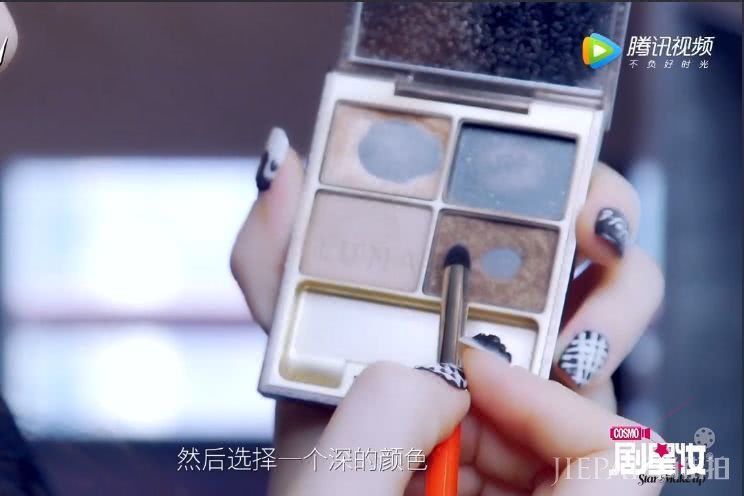 到底是什么神仙眼影盘,能让戚薇用到铁皮