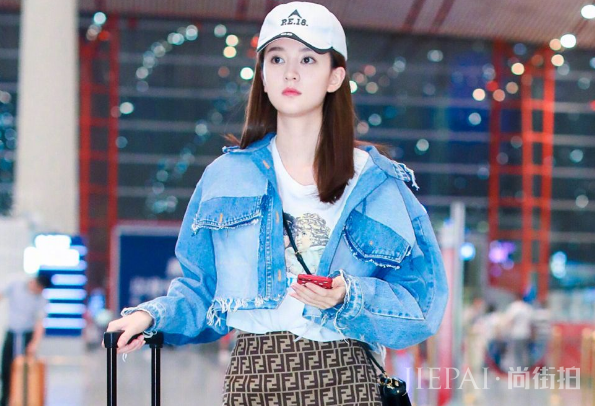 乔欣自曝生活困难才去拍戏，3亿豪宅只是样板间，家里没有矿