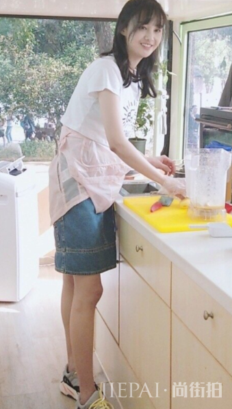 一胖毁所有？郑爽胖10斤后更美了，男友张恒功不可无