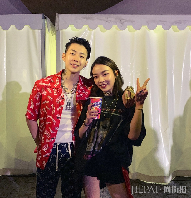 圈内第一女rapper?宽松T恤藏着好身材