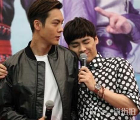 打邓伦屁股，李易峰“撩汉”技能升级？陈伟霆、岳云鹏都没逃过！