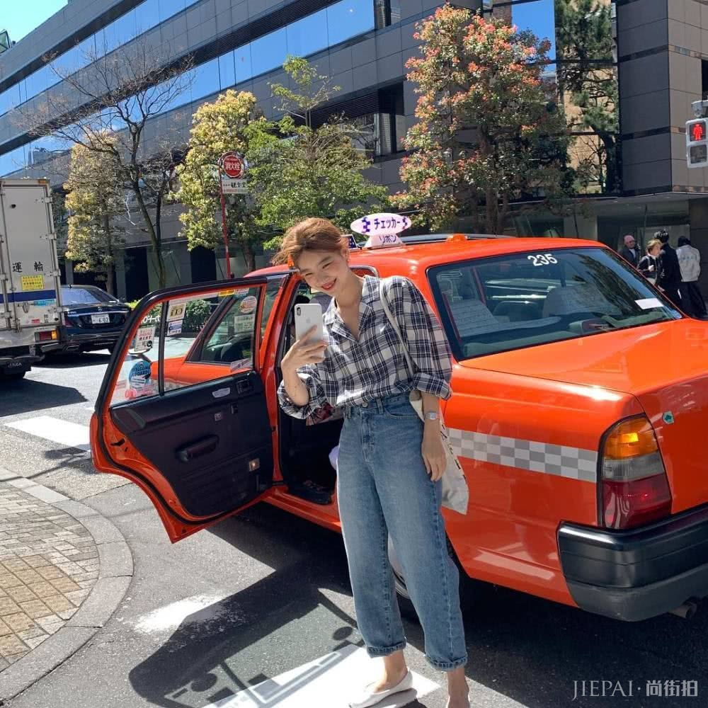 掌握这几个穿搭技巧,不穿鞋也能让你显高显瘦