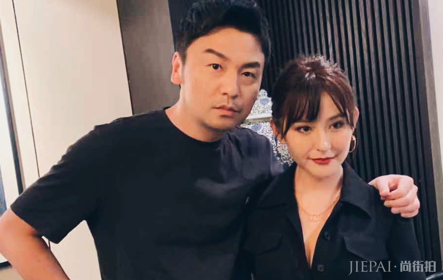 从吊带风波、抑郁症,到“邀”狗仔进屋喝一杯,热依扎终于火了