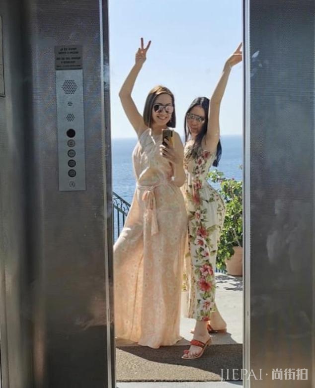 甄子丹全家出游享亲情乐独缺长子，15岁女儿175CM很抢镜