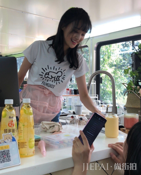 一胖毁所有？郑爽胖10斤后更美了，男友张恒功不可无