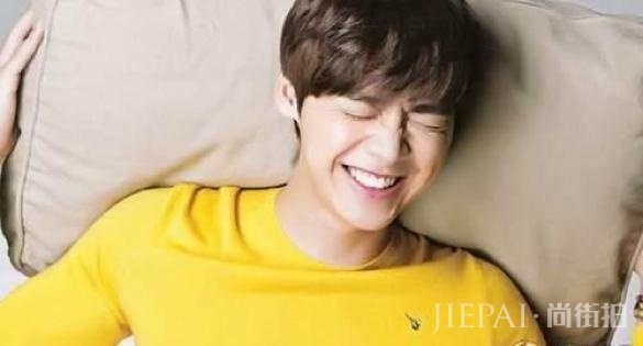 打邓伦屁股，李易峰“撩汉”技能升级？陈伟霆、岳云鹏都没逃过！