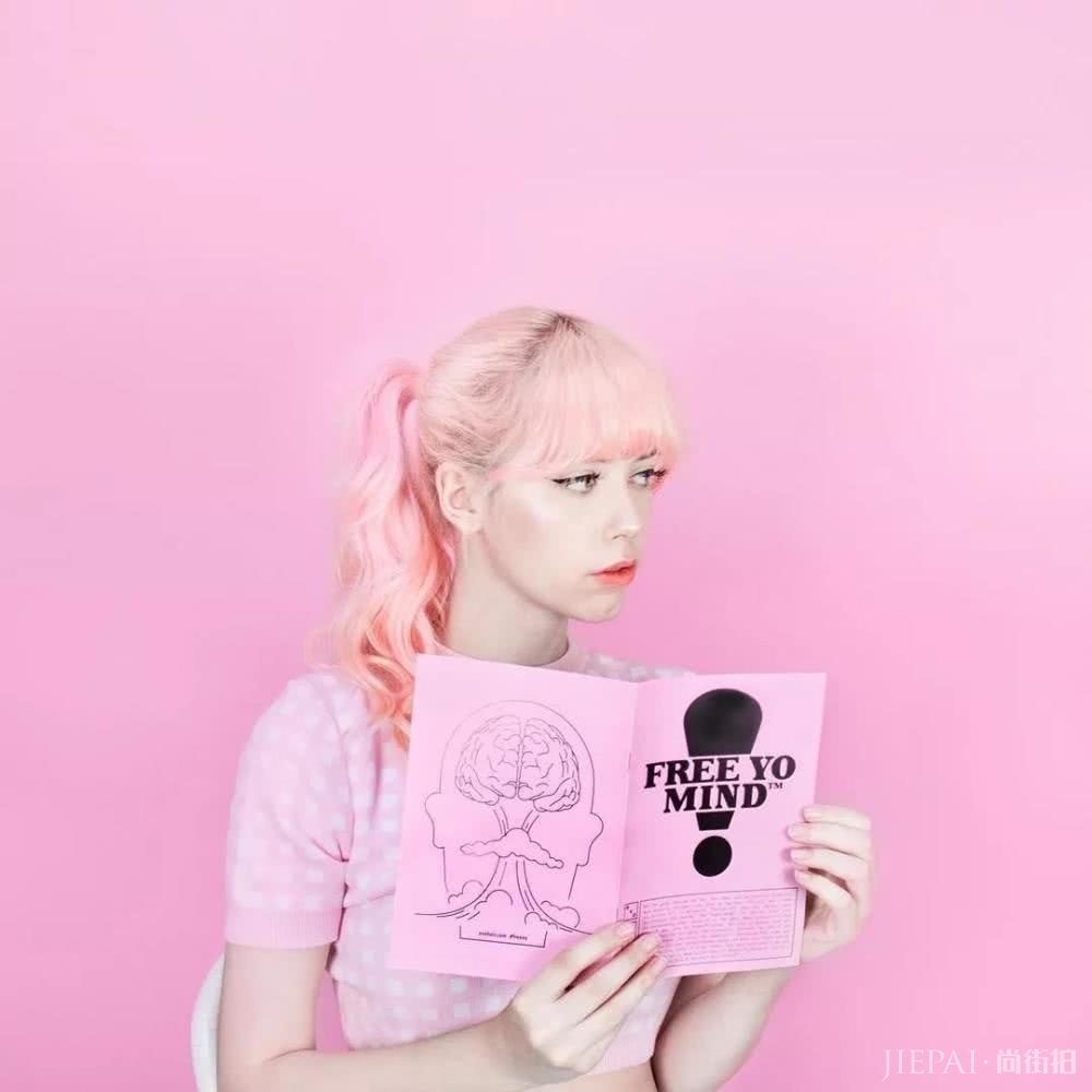 凭水蜜桃发色大受瞩目,颜值又高又会打扮,还撩粉10万+?