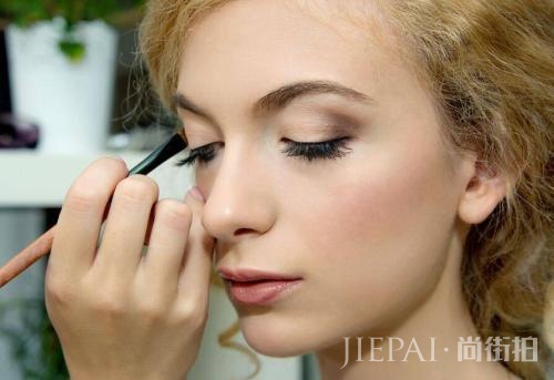 化妆后精不精致,选对“工具”是重点!有了这四样,不怕妆容丑