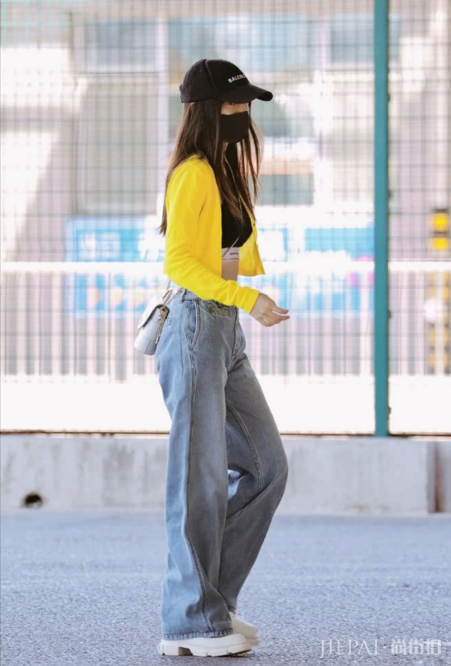 杨颖烈焰红唇配大波浪,蓝白相间晚礼凸显女人魅力,美腻了