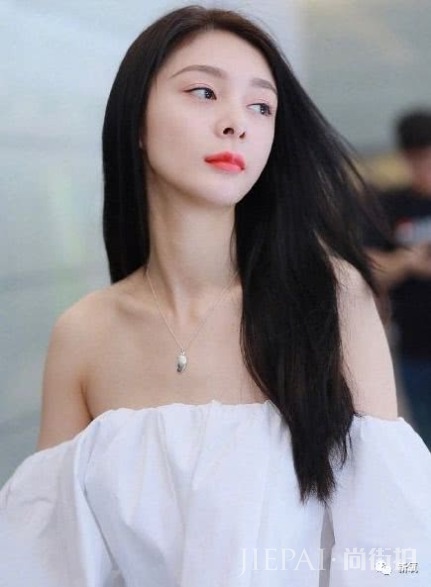 女明星的机场look,我羡慕的不是衣服是身材