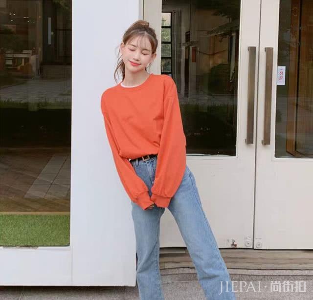 绽放活力,圆领卫衣玩转初秋混搭