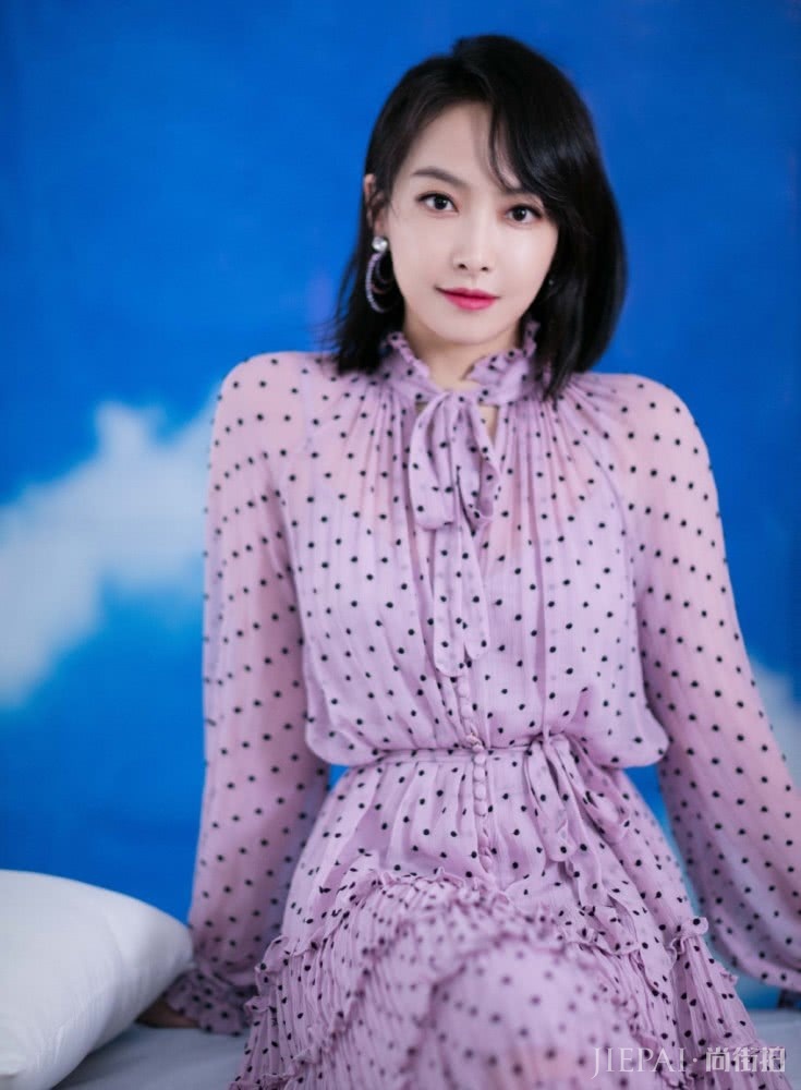 宋茜穿斑点紫色纱裙少女感十足,网友都惊艳了