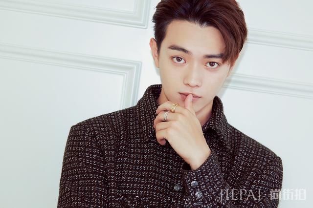 许凯自曝进健身房只为了拍照，对着王源粉丝营业，一天平均俩汉堡