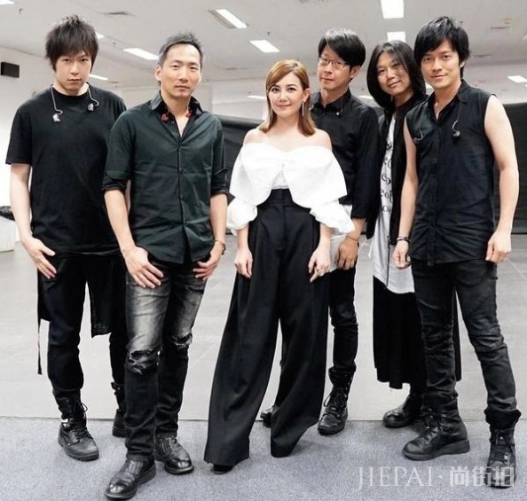 梁静茹不谈婚变,“处理不好就翻脸,翻脸又有什么好?”愿和前任再见亦是朋友