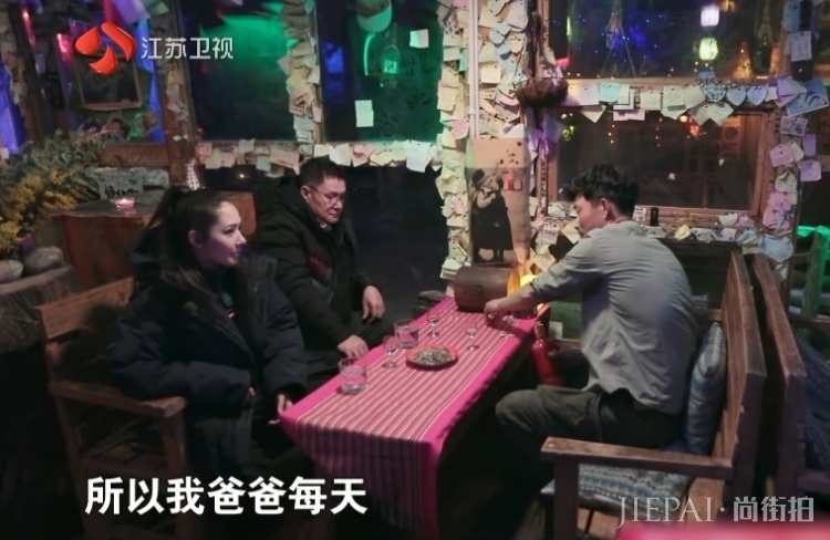 门当户对多重要?郭碧婷爸爸和向华强亲家见面,场面尴尬气氛冷