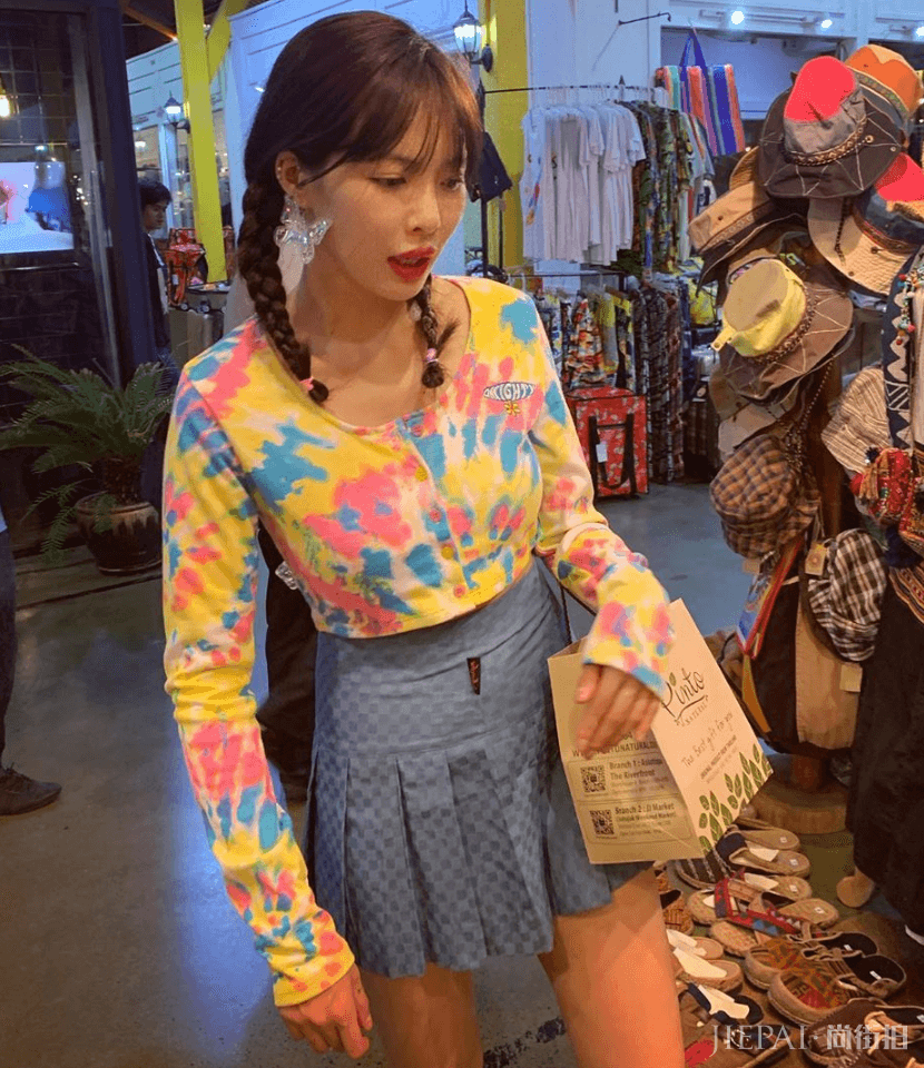 泫雅果真是韩国“小野马”,穿泳装登台,这行为李孝利都不敢做