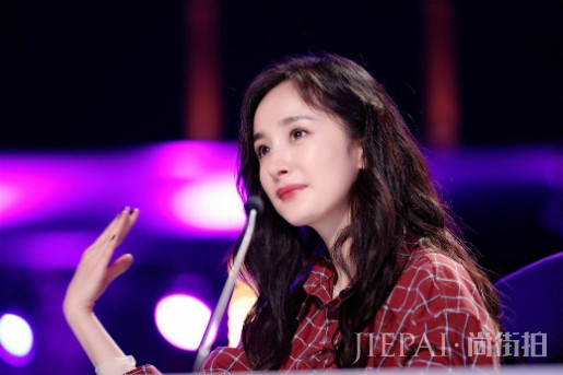 《中国达人秀》首播高能不断:沈腾杨幂被东北选手笑趴,金星“拒看”表演,蔡国庆走“严厉”风