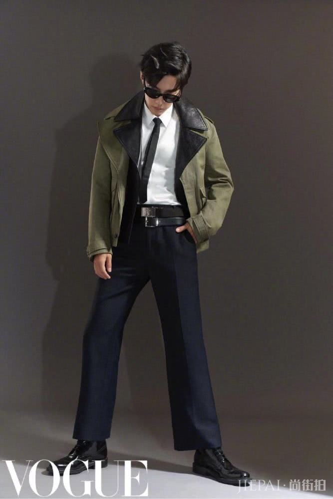 肖战登九月刊杂志封面,“红配绿”居然也很帅
