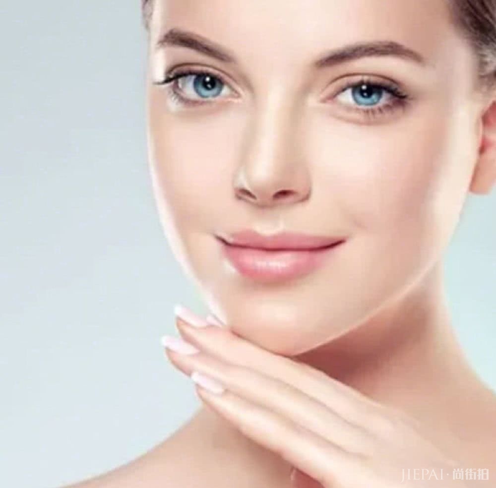 哪有什么逆生长，50岁许晴抗衰老的秘密是保养，这些精华记好咯