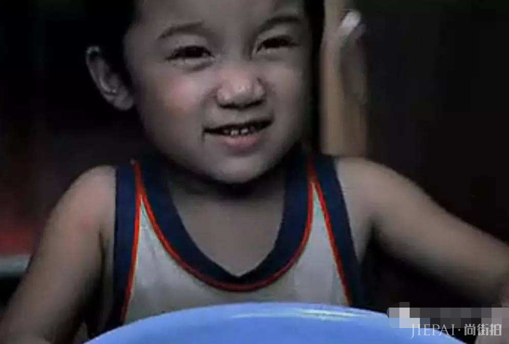 《家有女儿》小雨回归?三年考北影终如愿,瘦身成功撞脸刘青云