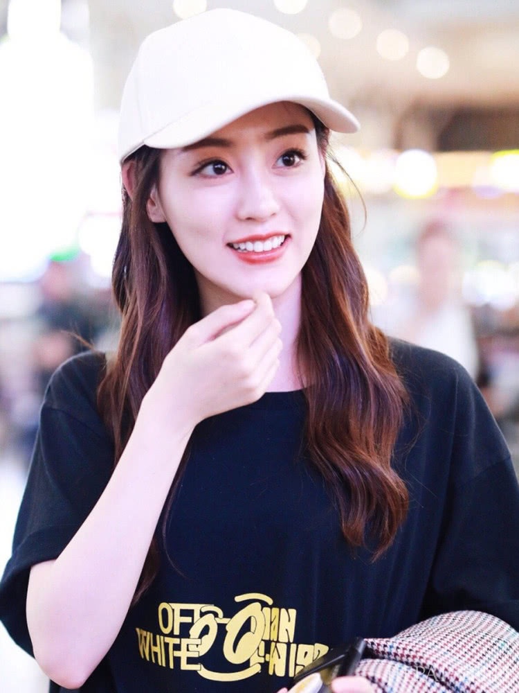 祝绪丹与Jennie都穿打底裤,各有各的时尚感