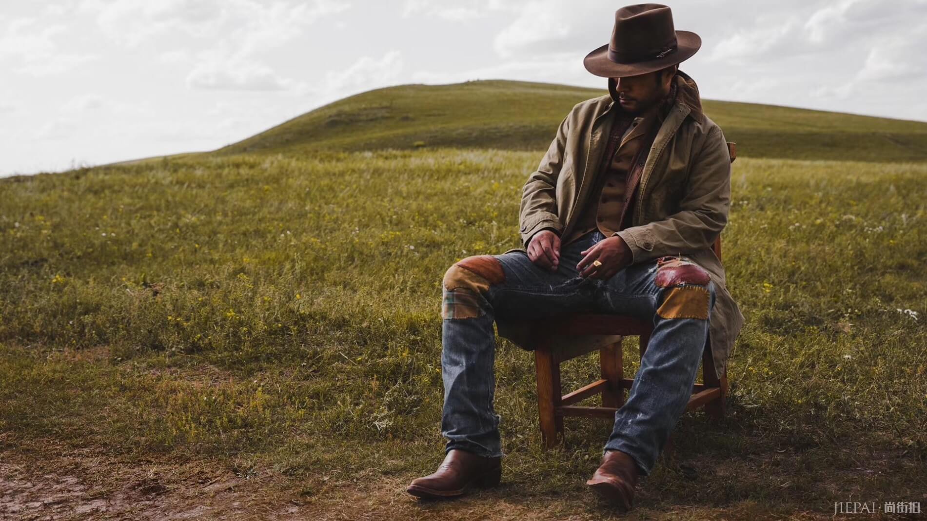 谭凯化身西部牛仔 草原漫步气质出众