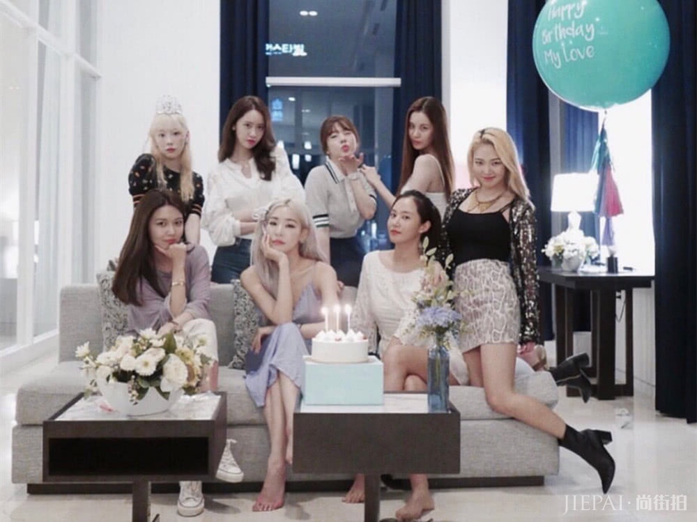 Tiffany生日会,三套造型齐上线,30岁依旧美成少女