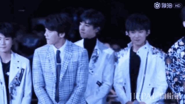 打邓伦屁股，李易峰“撩汉”技能升级？陈伟霆、岳云鹏都没逃过！