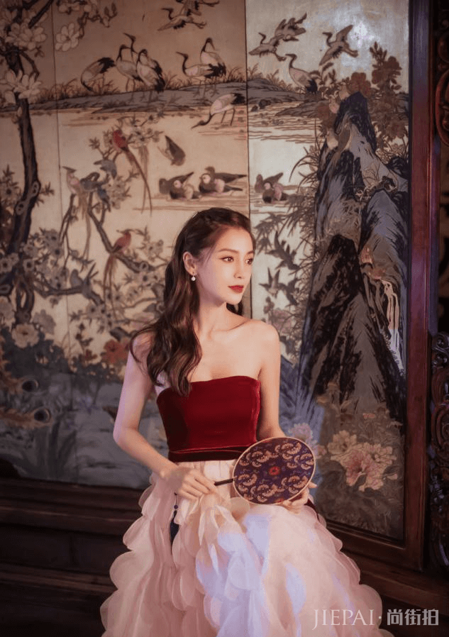 女明星示范，头发扎一半留一半，这些发型好打理还时髦