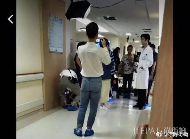 肖战新戏开拍,路人镜头下又高又瘦侧脸很绝,网友:禁欲系男神