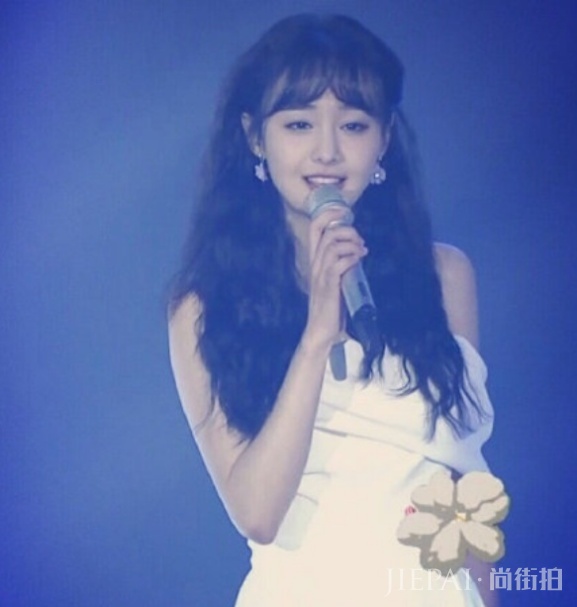 被曝即将结婚，并退圈在家生娃？郑爽现场当即回应！