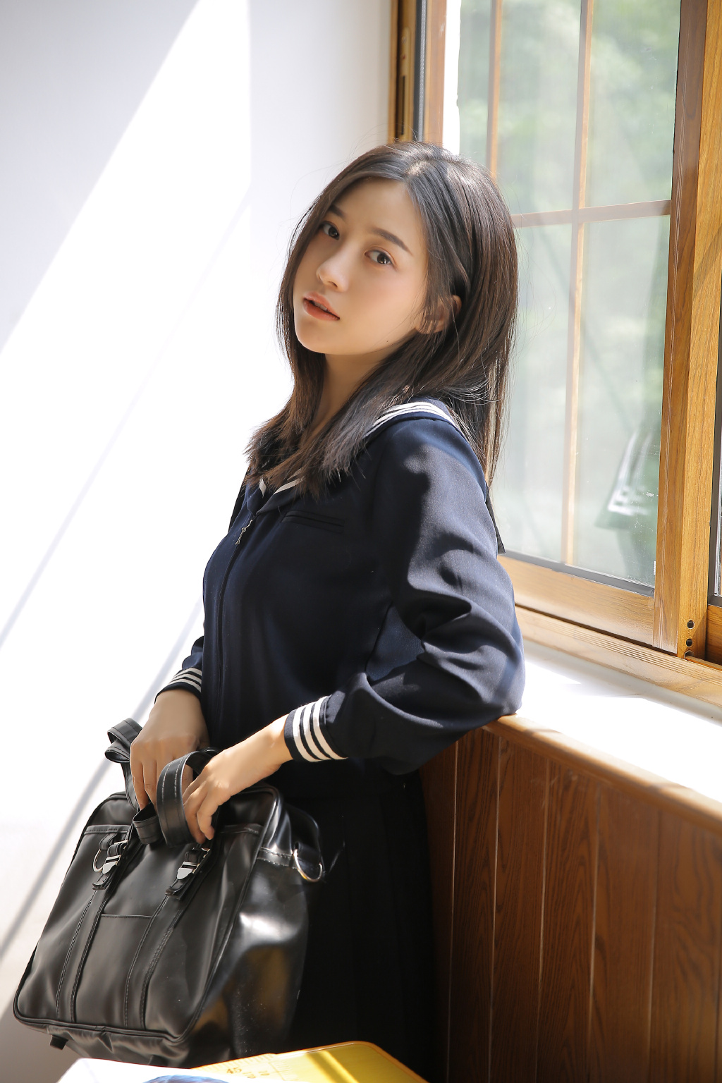 穿JK制服的甜美女生性感写真图片