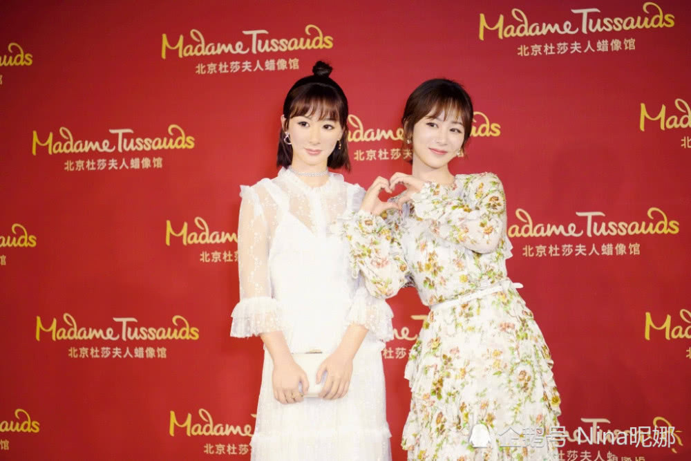 杨紫穿西装配裙子真好看,越来越有品了