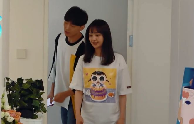 郑爽不满男友买的新衣服,张恒摆臭脸,这段恋情又“悬”了!