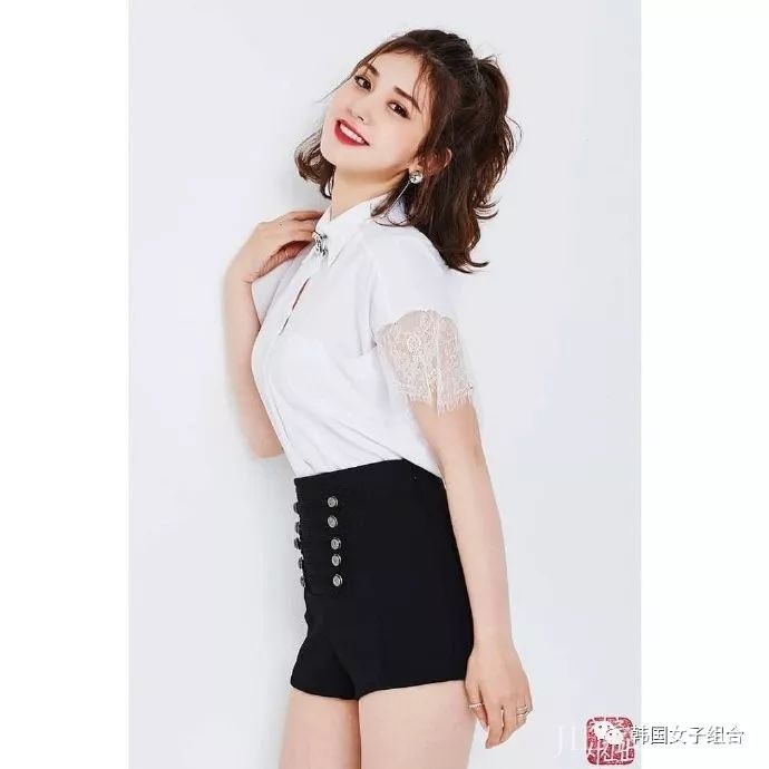 女团出道前的简历照片，由于她的离开，推迟半年出道！