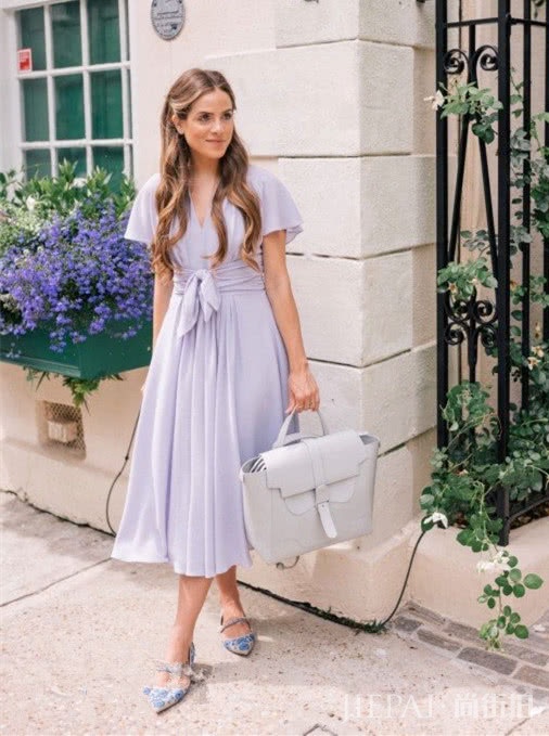 夏末初秋用梦幻紫色连衣裙,秀出你的高贵典雅