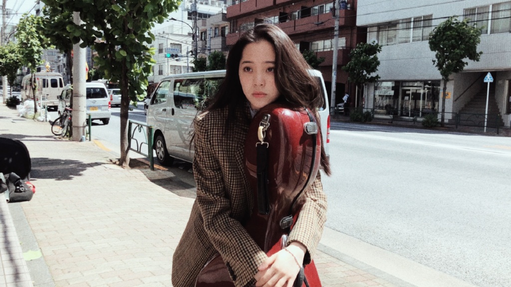 欧阳娜娜优雅文艺性感街拍照片