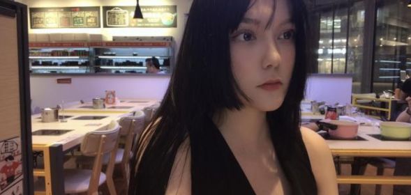 ​狂蹭热巴热度，美颜前后像换脸，网友：这位妹妹太想红了！